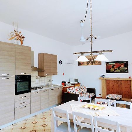 Casa Vacanze Sole E Mare 툴라다 외부 사진